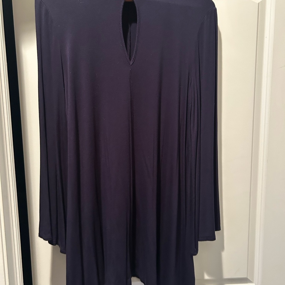 Peakaboo neckline, shift dress, navy